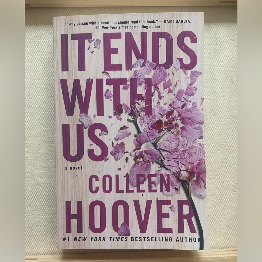 It Ends With Us by Colleen Hoover (paperback)
